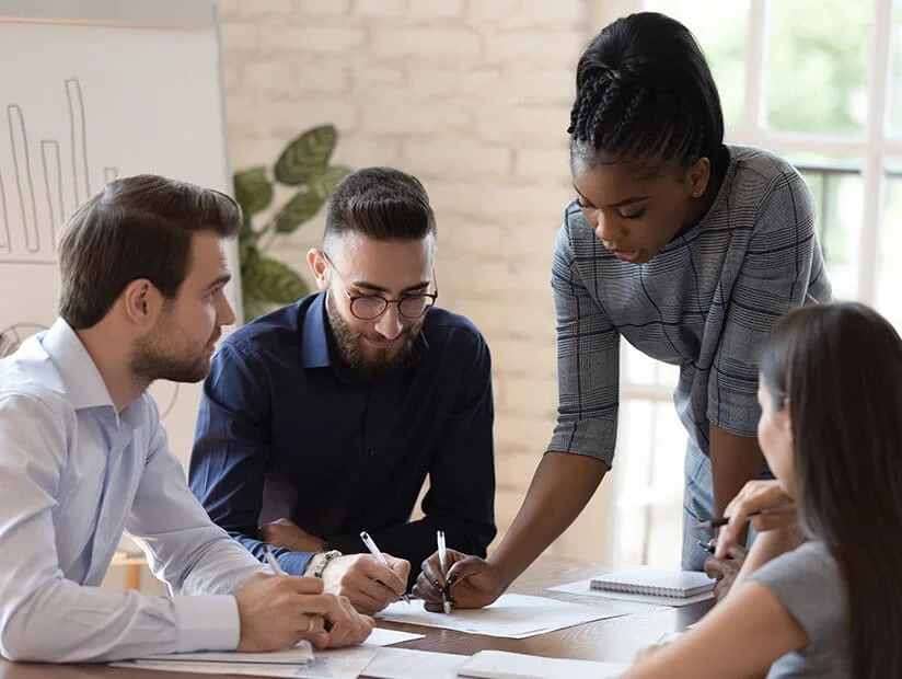 Financial-Controller-collaborates-with-Accounting-team