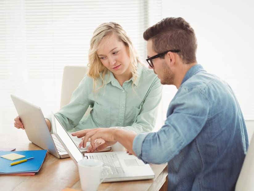 Financial-compliance-expert-reviews-documents